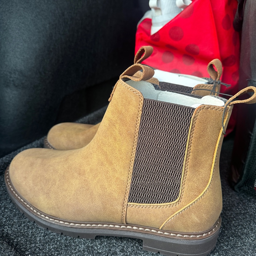 Men’s size 11W boot